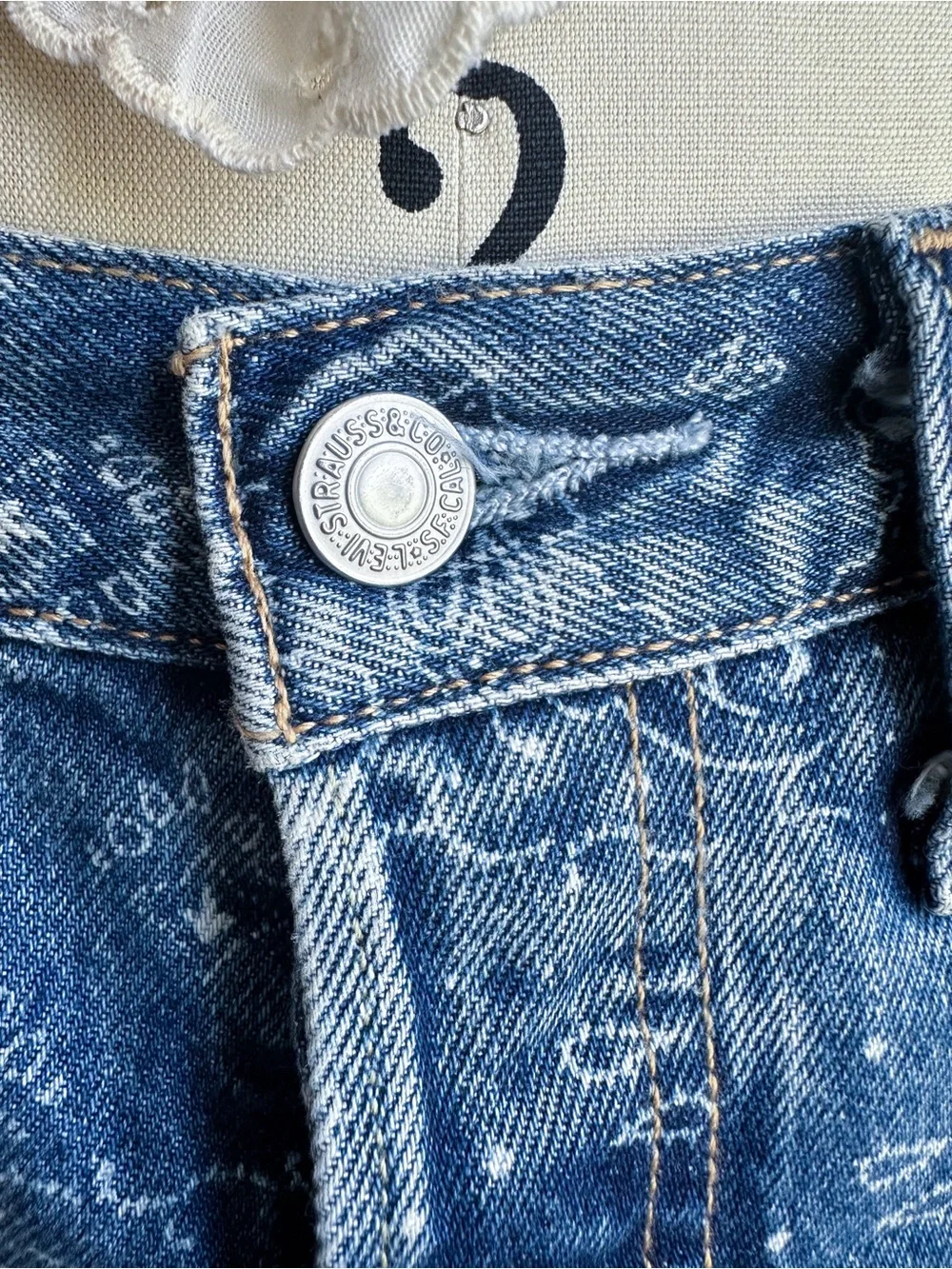 Levi’s 501 Blue Bandana Print Straight-Leg Jeans - Picture 9 of 9